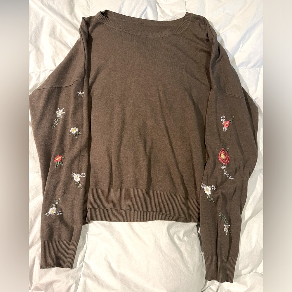 Cropped sweater with floral embroidery size XL